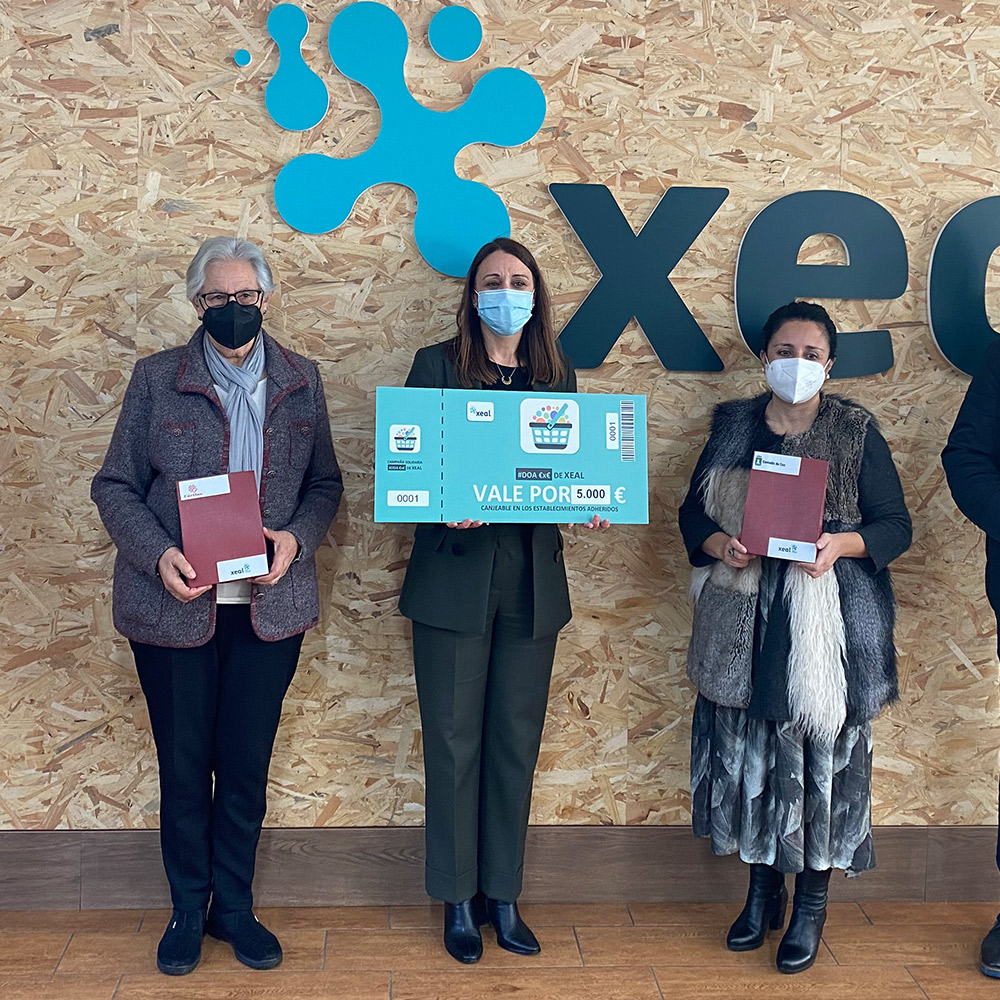 XEAL hace la segunda entrega de la campaña solidaria #DOA €x€ lanzada en colaboración con los concellos de Cee y Dumbría