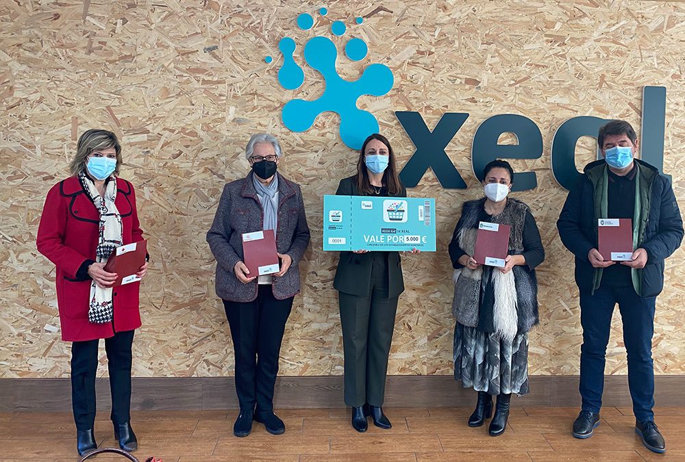 XEAL hace la segunda entrega de la campaña solidaria #DOA €x€ lanzada en colaboración con los concellos de Cee y Dumbría