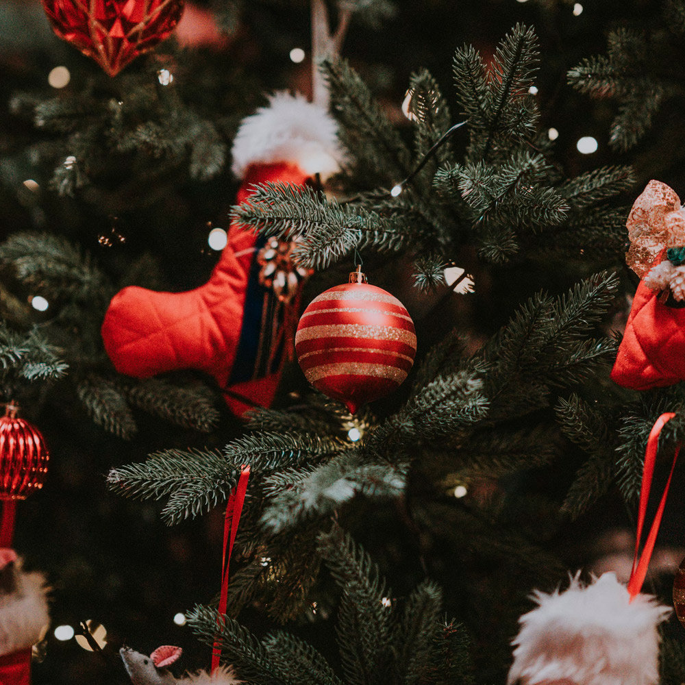 XEAL entrega los premios del  I Certamen de Postales Navideñas para los niños de los empleados